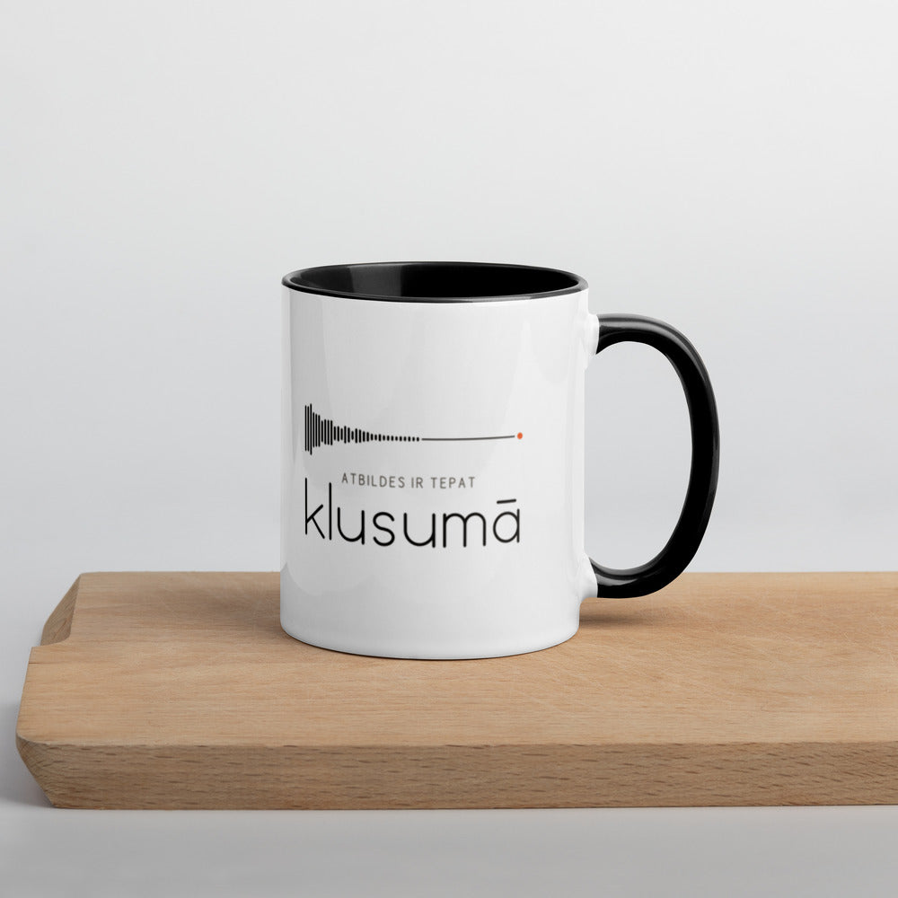 Ar melnu iekšpusi · vide – Atbildes ir tepat – klusumā